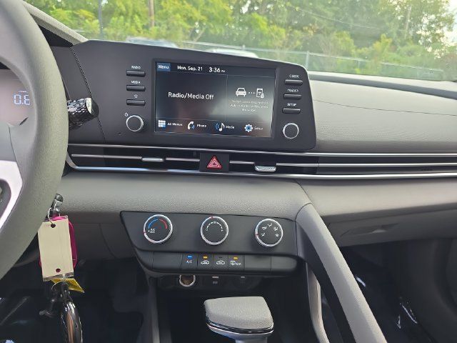 New 2026 Hyundai Elantra SE FWD image 21