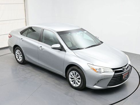 Used 2017 Toyota Camry LE FWD image 34