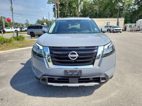 Used 2024 Nissan Pathfinder Platinum AWD/4WD image 5