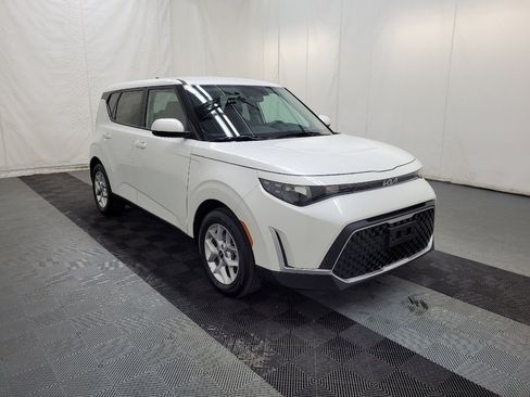 Used 2025 Kia Soul LX w/ LX Technology Package FWD image 13