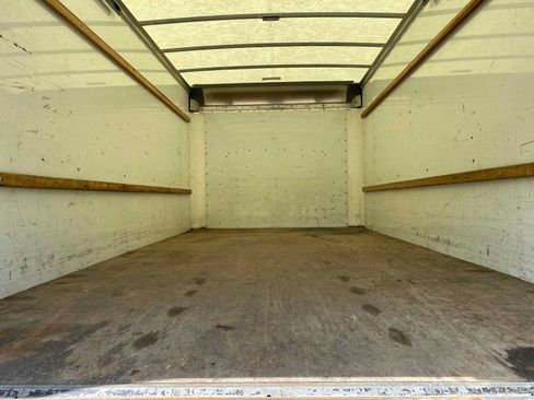 Used 2021 GMC Savana 3500 Extended w/ Power Convenience Package RWD image 18