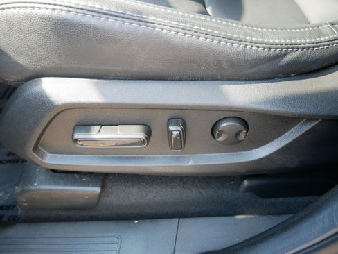 Used 2025 Honda Pilot EX-L image 19
