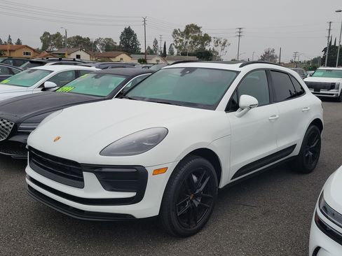 Used 2022 Porsche Macan AWD/4WD image 1