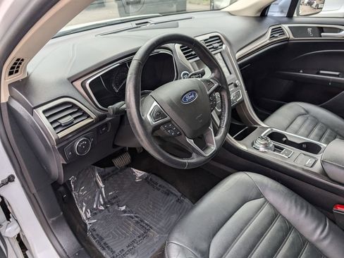 Used 2018 Ford Fusion SE w/ Fusion SE Technology Package FWD image 12
