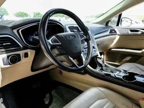 Used 2016 Ford Fusion SE w/ Equipment Group 502A image 3