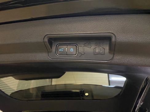 Used 2023 Ford Explorer XLT image 34