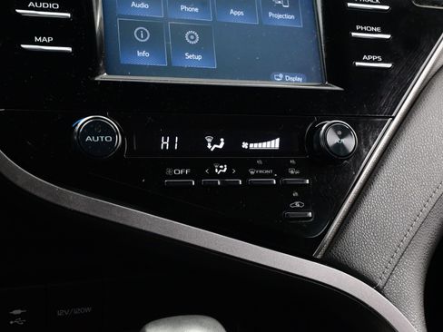 Used 2019 Toyota Camry SE image 21