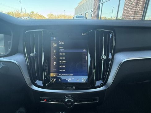 Used 2019 Volvo S60 T5 Momentum w/ Premium Package image 24