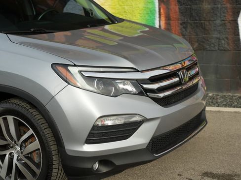 Used 2017 Honda Pilot Elite image 2