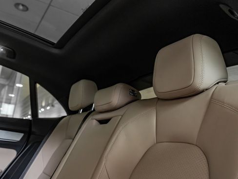 Certified 2025 Porsche Macan 4 Electric image 23