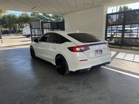 Used 2023 Honda Civic Sport image 4