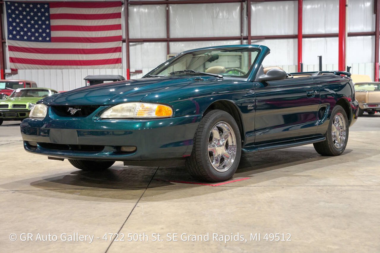 Used 1994 Ford Mustang GT RWD image 1