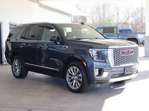 Used 2021 GMC Yukon Denali w/ Denali Premium Package image 8