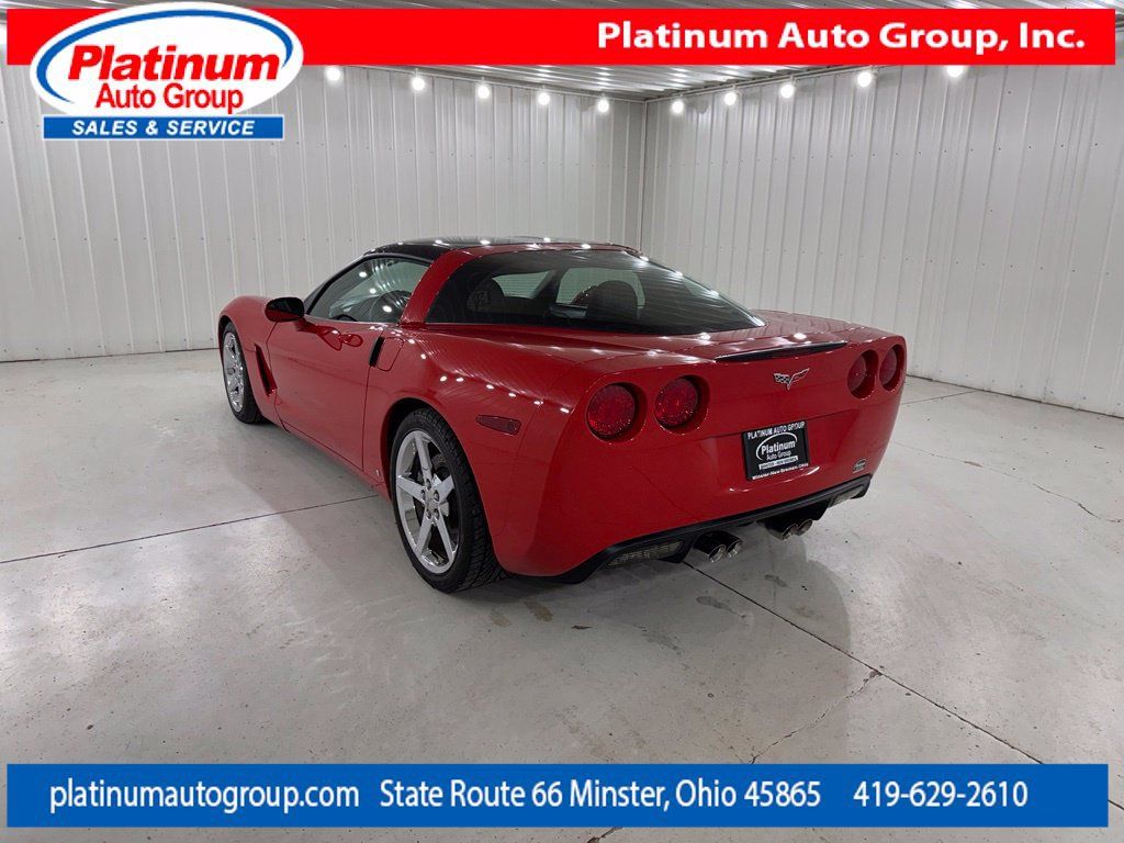 Used 2007 Chevrolet Corvette Coupe w/ Preferred Equipment Group RWD image 3