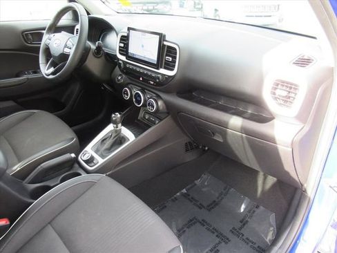 Used 2024 Hyundai Venue Limited image 11