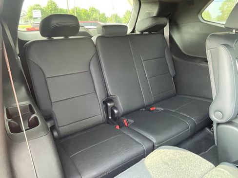 Used 2025 Buick Enclave Sport Touring w/ Power Package FWD image 28