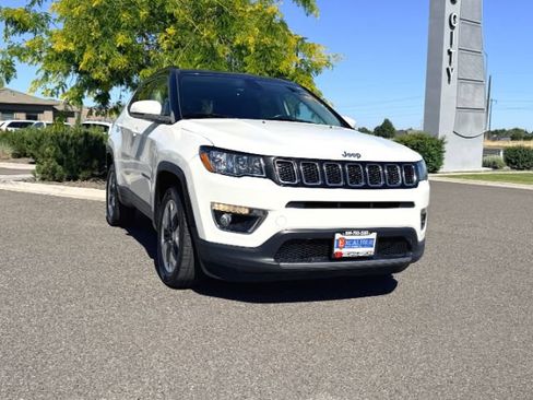 Used 2018 Jeep Compass Limited w/ Navigation Group AWD/4WD image 2