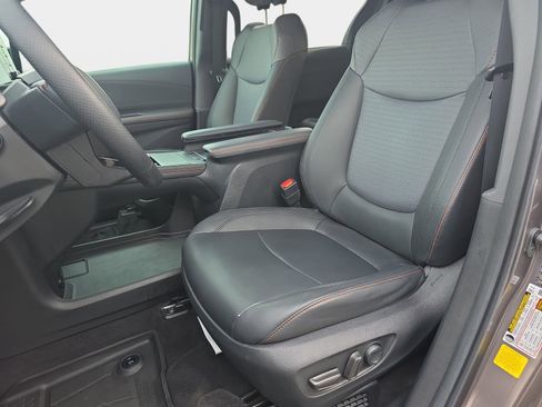 Used 2022 Toyota Sienna XSE image 16