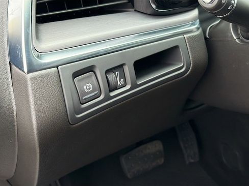 New 2026 Cadillac XT5 Luxury image 10