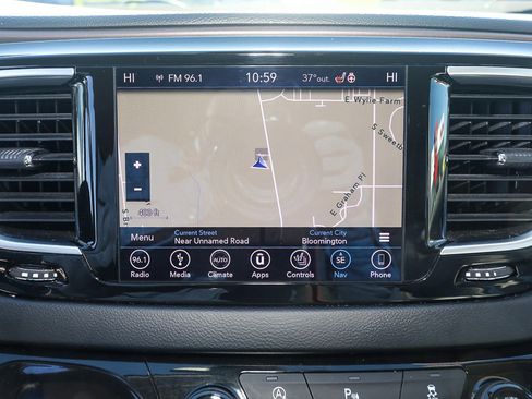 Used 2019 Chrysler Pacifica Touring-L Plus image 16