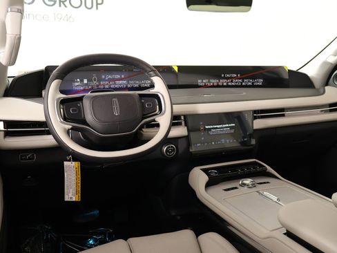 New 2026 Lincoln Navigator Premiere AWD/4WD image 2