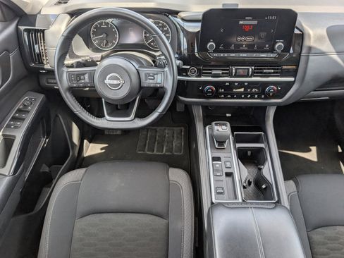 Used 2024 Nissan Pathfinder SV FWD image 6
