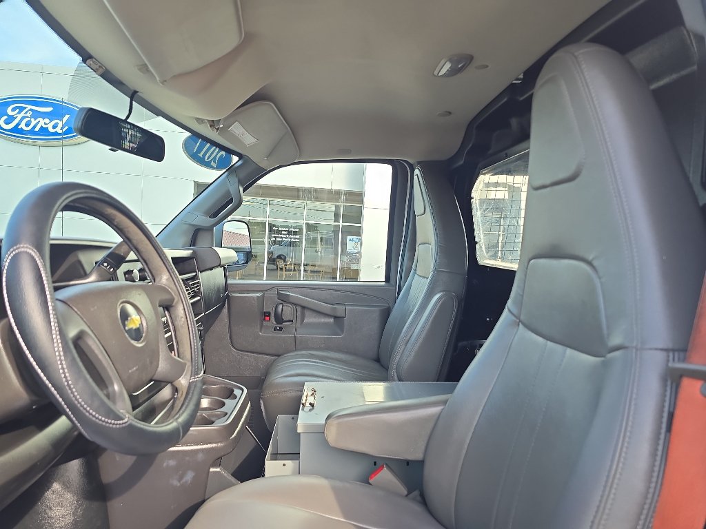 Used 2017 Chevrolet Express 2500 RWD image 17