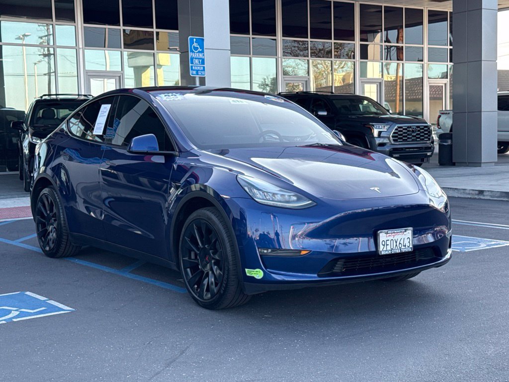 Used 2023 Tesla Model Y Long Range AWD/4WD image 1