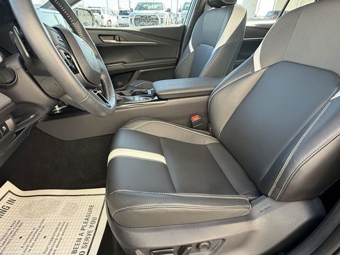 Certified 2025 Toyota Camry SE image 6