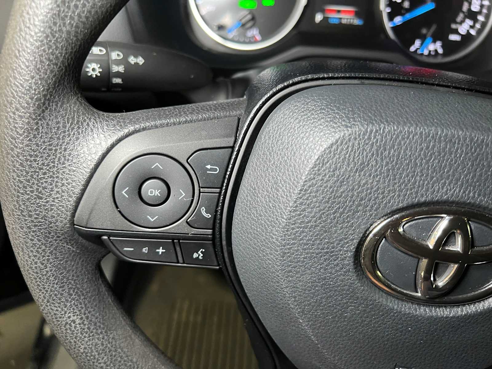 Used 2021 Toyota RAV4 LE AWD/4WD image 27