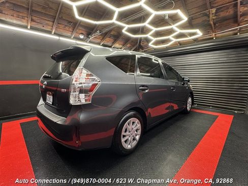 Used 2012 Toyota Prius V Three image 3