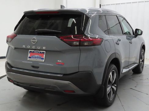 Used 2023 Nissan Rogue SL w/ SL Premium Package image 3