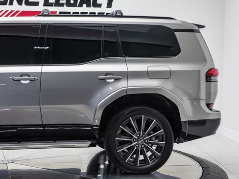 Used 2024 Lexus GX 550 w/ Accessory Package (Z1) AWD/4WD image 19