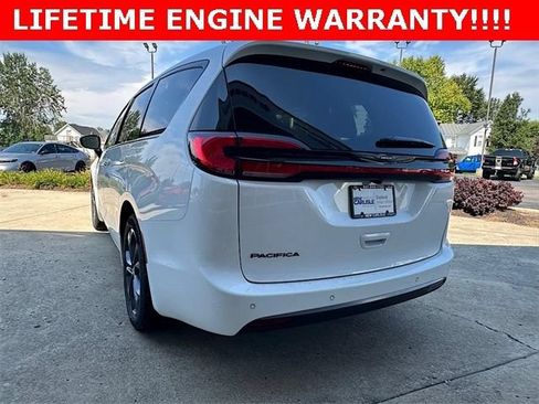 New 2026 Chrysler Pacifica Select FWD image 6