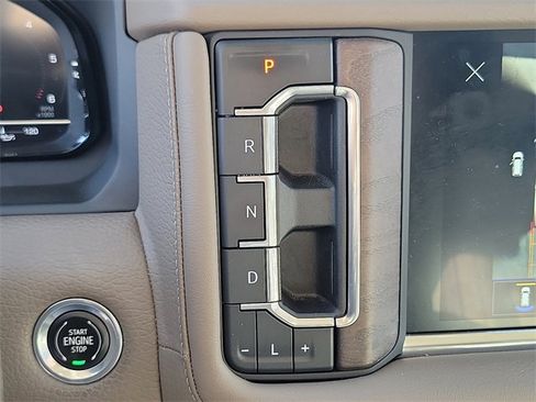 Used 2023 GMC Yukon Denali image 16