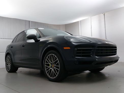 Certified 2023 Porsche Cayenne image 9