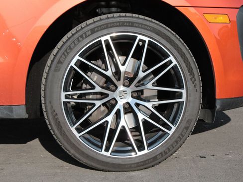 Used 2023 Porsche Macan image 28