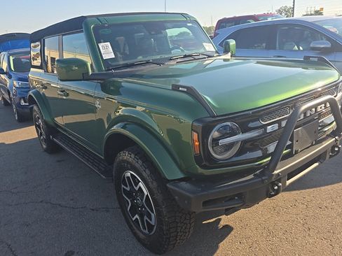 Used 2023 Ford Bronco Outer Banks AWD/4WD image 2