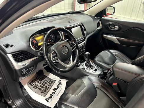 Used 2018 Jeep Cherokee Trailhawk w/ Cold Weather Group image 3