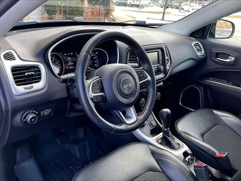 Used 2018 Jeep Compass Latitude w/ Cold Weather Group image 17