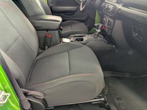 Used 2018 Jeep Wrangler Unlimited Rubicon AWD/4WD image 32