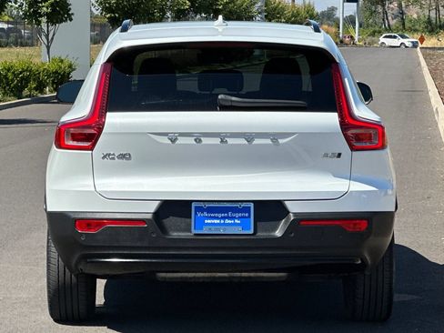 Used 2023 Volvo XC40 B5 Plus w/ Protection Package Premier AWD/4WD image 4