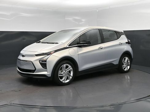 Used 2022 Chevrolet Bolt LT FWD image 3