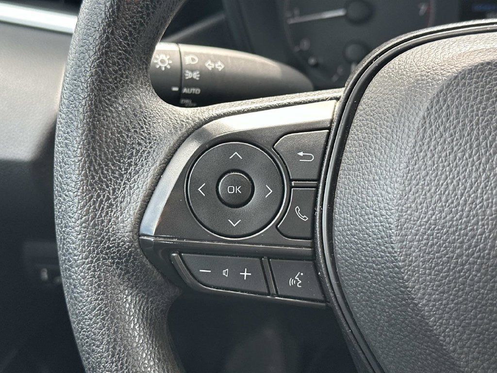 Used 2025 Toyota Corolla LE FWD image 21