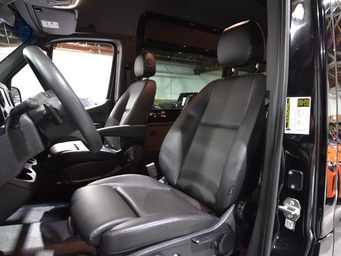 Used 2023 Mercedes-Benz Sprinter 2500 image 34