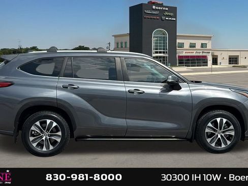 Used 2023 Toyota Highlander XLE FWD image 8