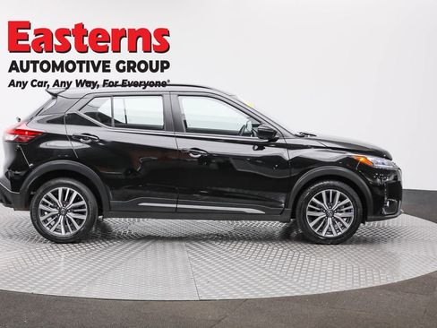 Used 2024 Nissan Kicks SR image 4