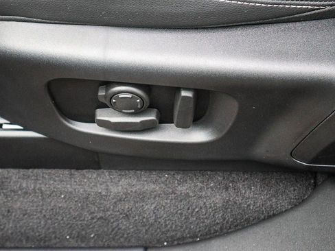 New 2026 Land Rover Discovery S image 31