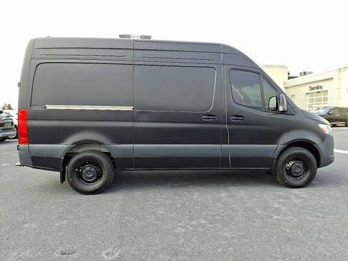 Used 2024 Mercedes-Benz Sprinter 2500 image 7