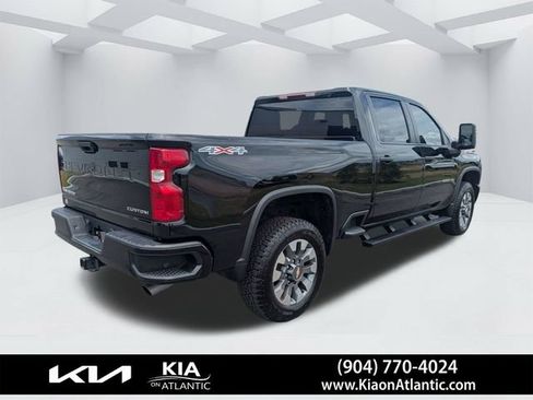 Used 2025 Chevrolet Silverado 2500 Custom AWD/4WD image 3